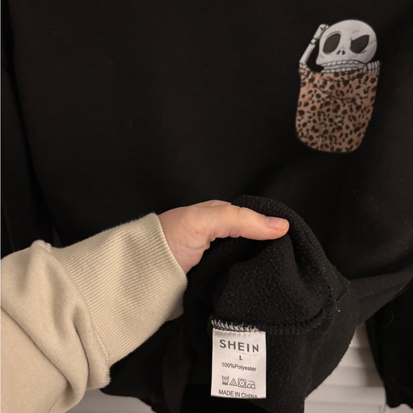 SHEIN Black Crewneck Sweater with Whimsical Penguin Detail - Picture 4 of 4